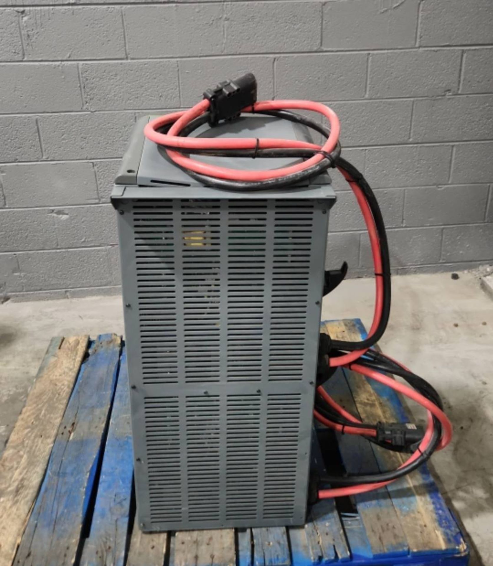 EnerSys Express Multi 24/36/48 Volt Electric Forklift Battery Charger. - Image 4 of 5