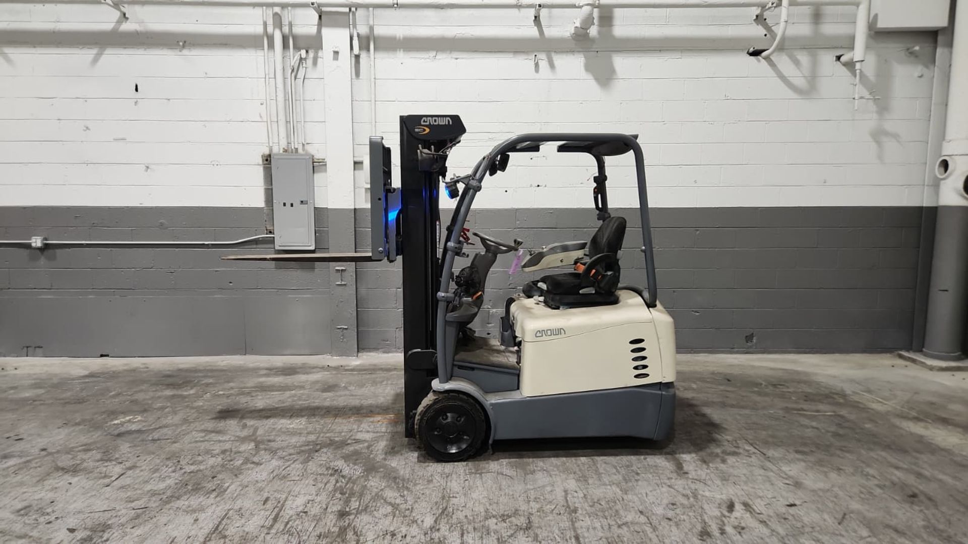 Crown Forklift. Model Number: SC5225-35, Sideshifter.