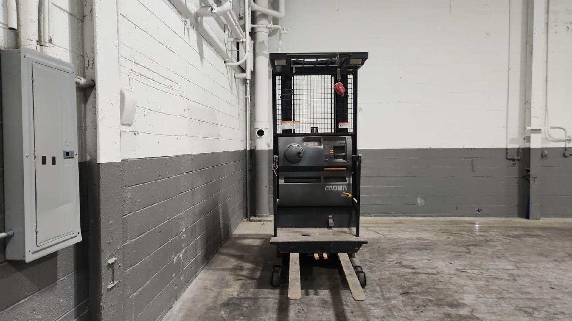 Crown Model: SP3510-30 3,000lb Capacity Order Picker Electric Forklift with Battery. - Image 8 of 8