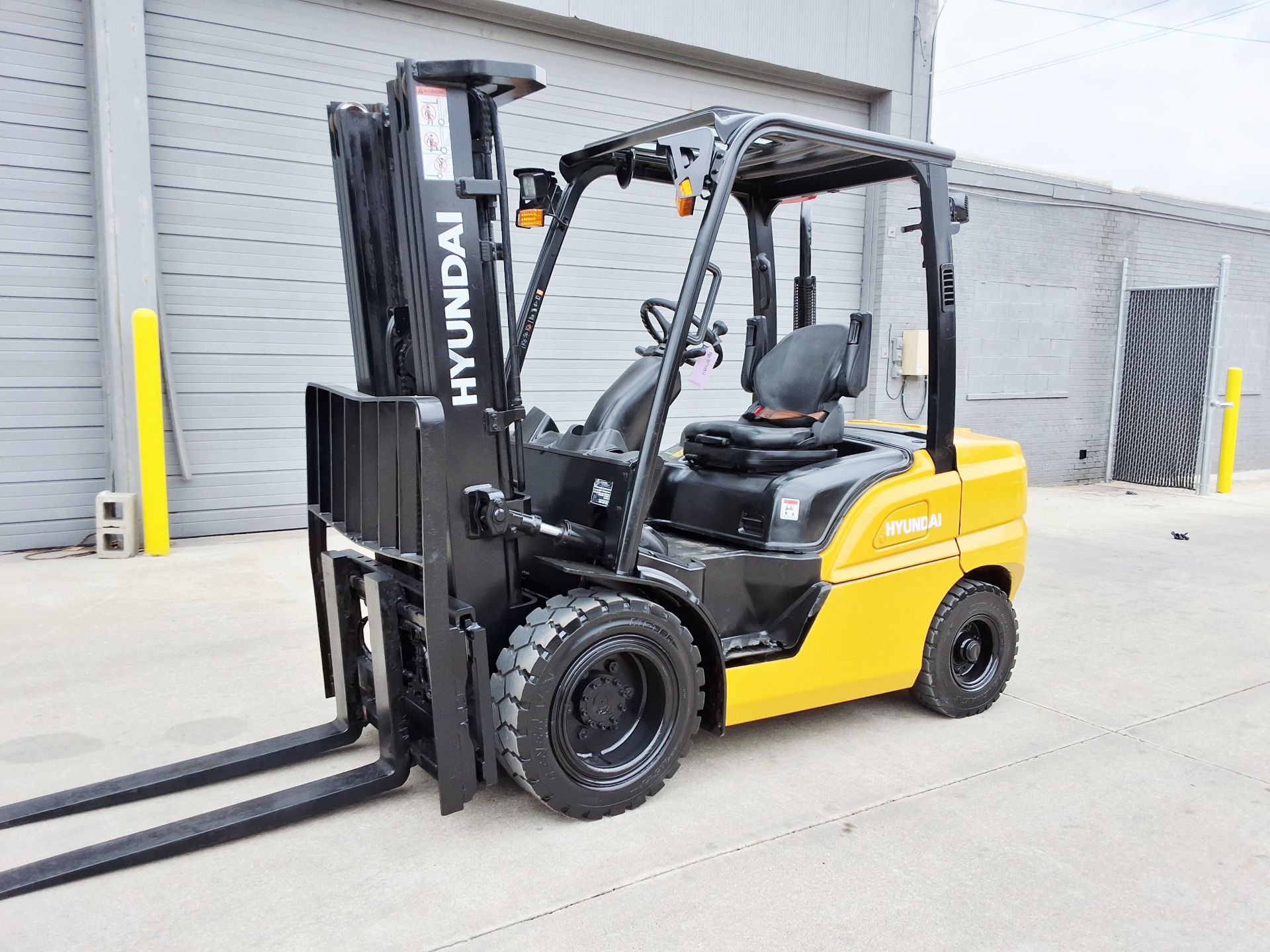 2016 Hyundai Model: 360-9, 6,000lb Capacity . Diesel Powered Forklift.
