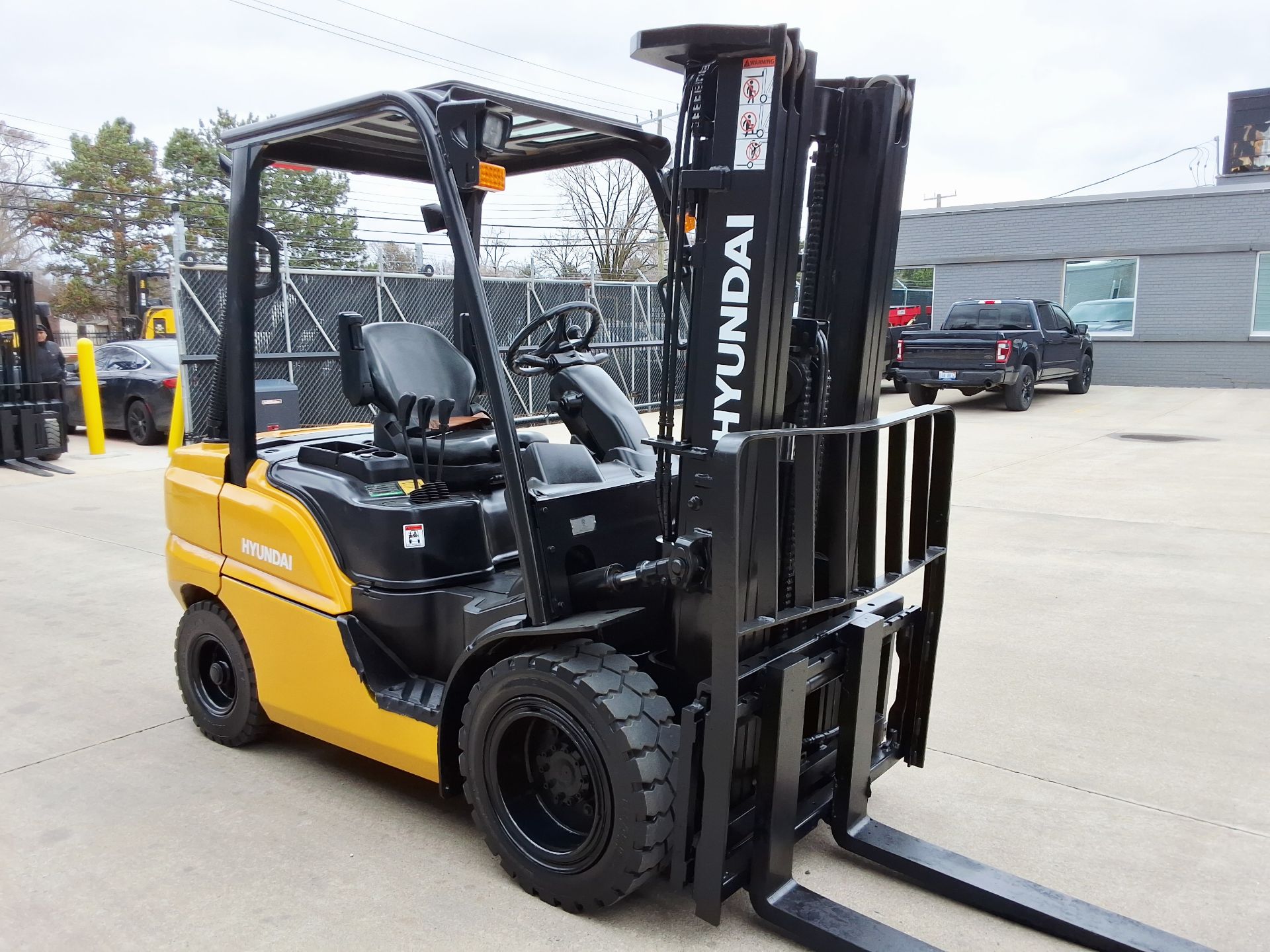 2016 Hyundai Model: 360-9, 6,000lb Capacity . Diesel Powered Forklift. - Image 4 of 8