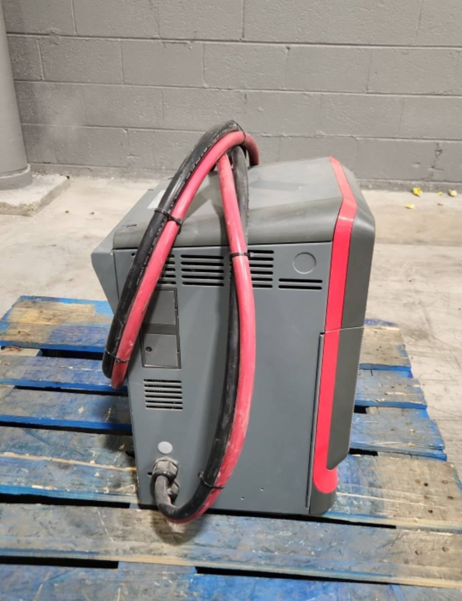 EnerSys Multi 24/36/48 Volt Electric Forklift Battery Charger. - Image 5 of 5