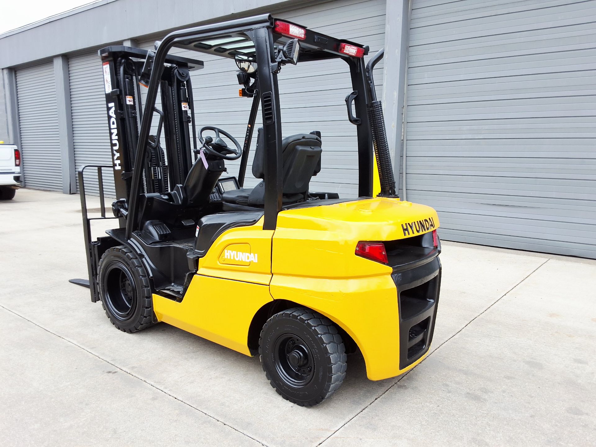 2016 Hyundai Model: 360-9, 6,000lb Capacity . Diesel Powered Forklift. - Image 2 of 8