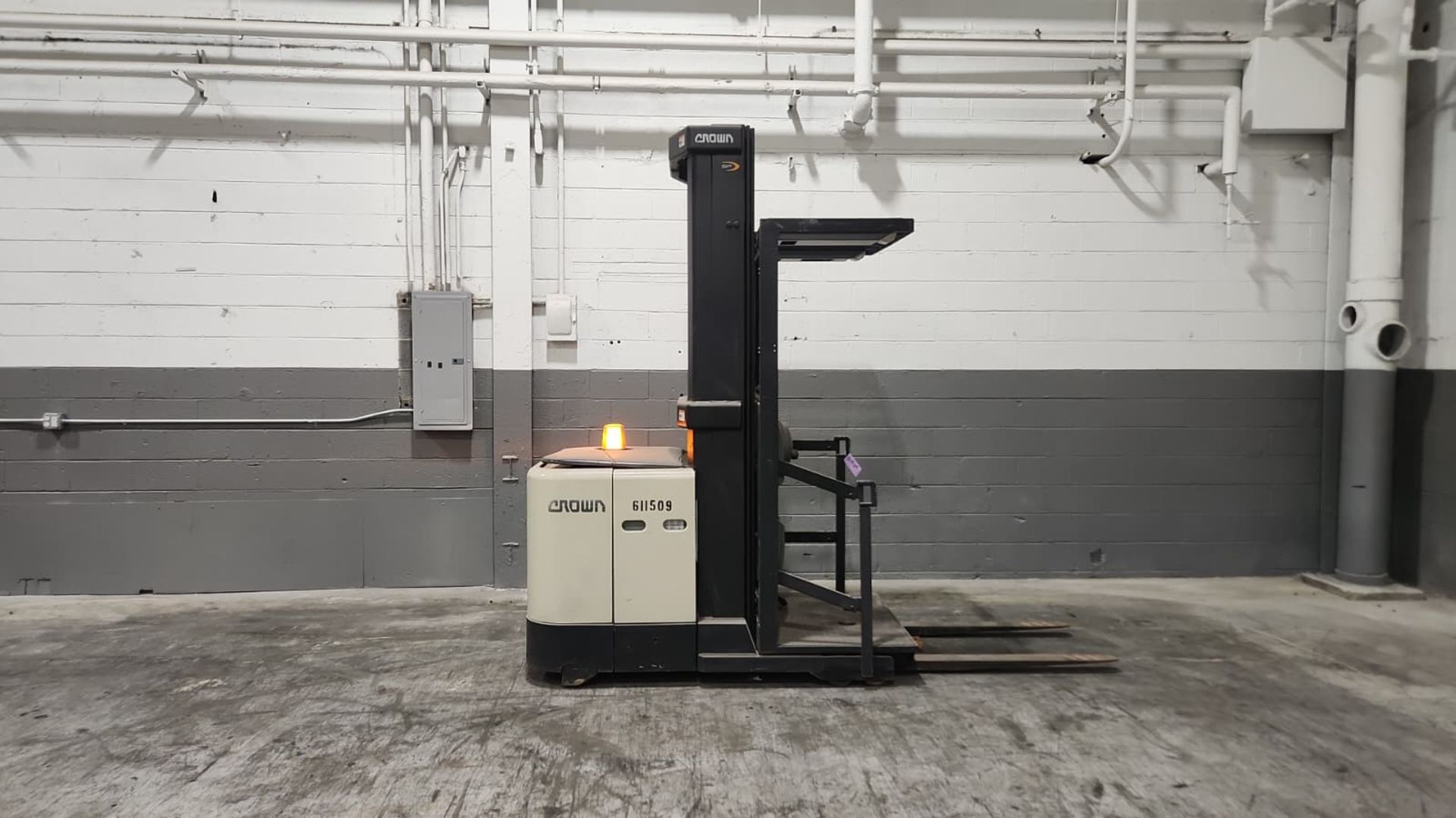Crown Model: SP3510-30 3,000 lb Capacity Order Picker Electric Forklift with Battery. Hours: 4,856 - Image 6 of 8
