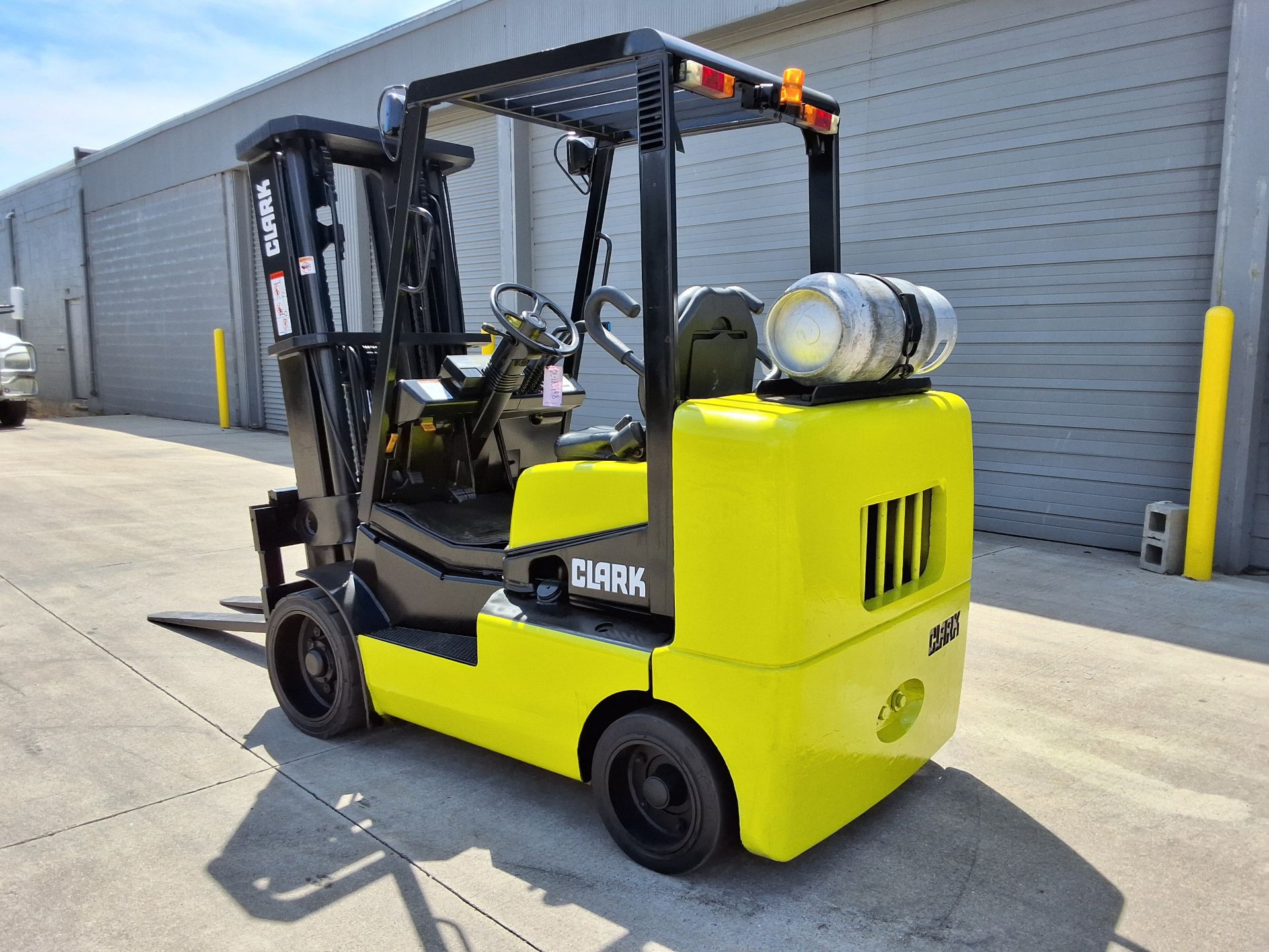 Clark Model: CGC 40 8,000lb Capacity . LP Powered Forklift. Hours: 3,660 - Image 2 of 6