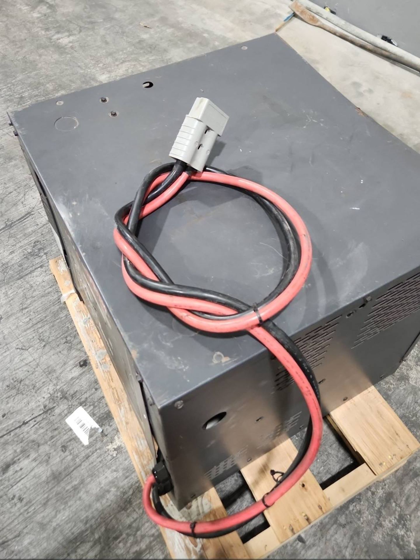 EnerSys EnForcer HF Multi 24 Volt Electric Forklift Battery Charger. - Image 2 of 3
