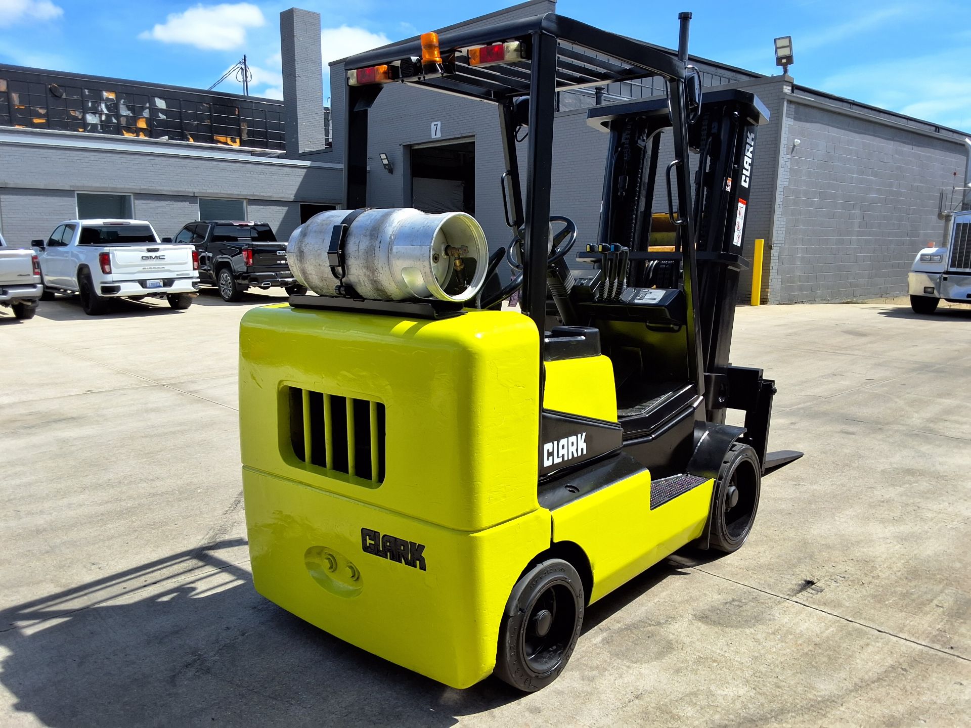 Clark Model: CGC 40 8,000lb Capacity . LP Powered Forklift. Hours: 3,660 - Image 3 of 6
