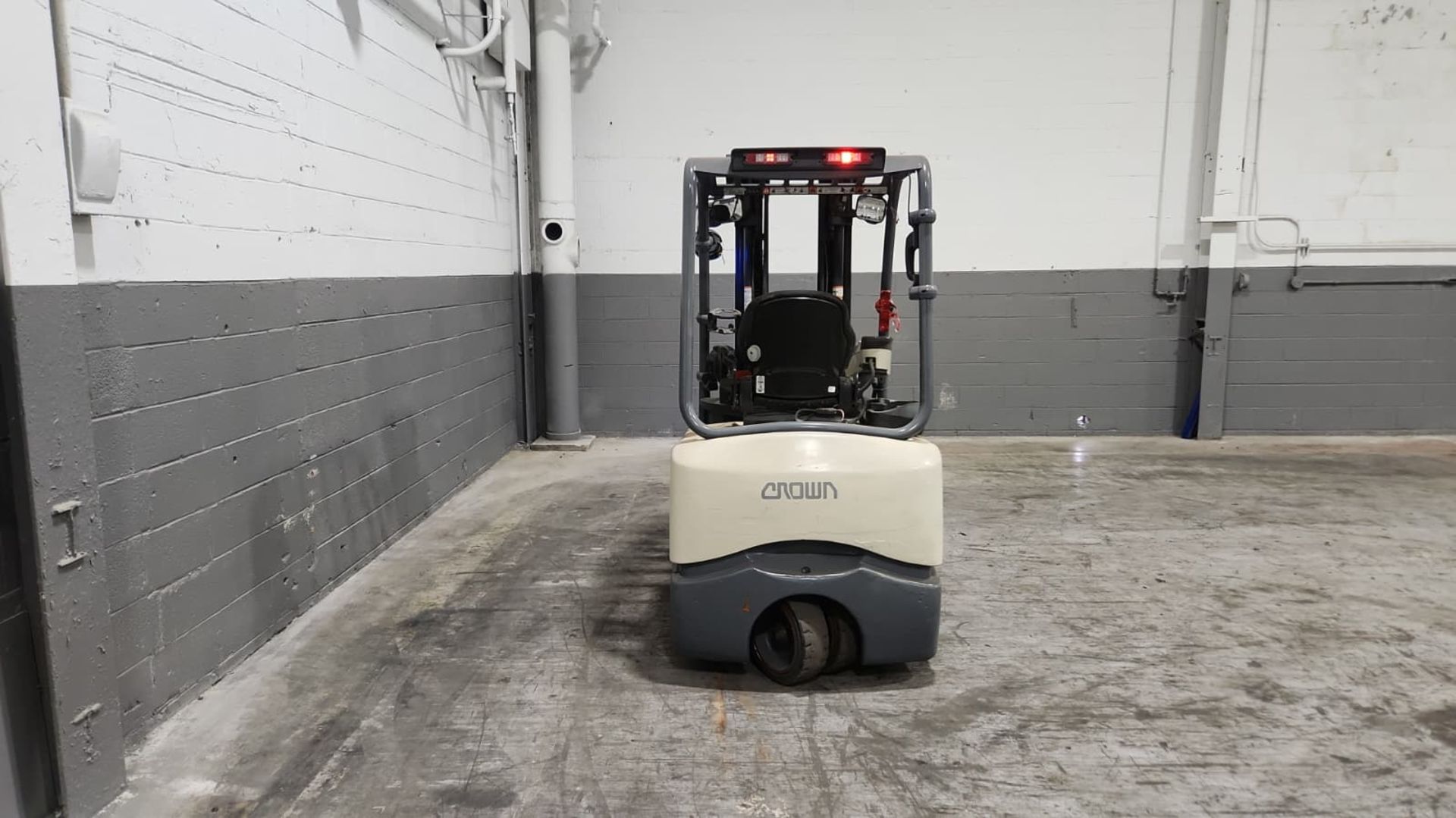 Crown Model: SC5225-35 3,500lb Capacity Electric Forklift with Battery. - Image 7 of 8