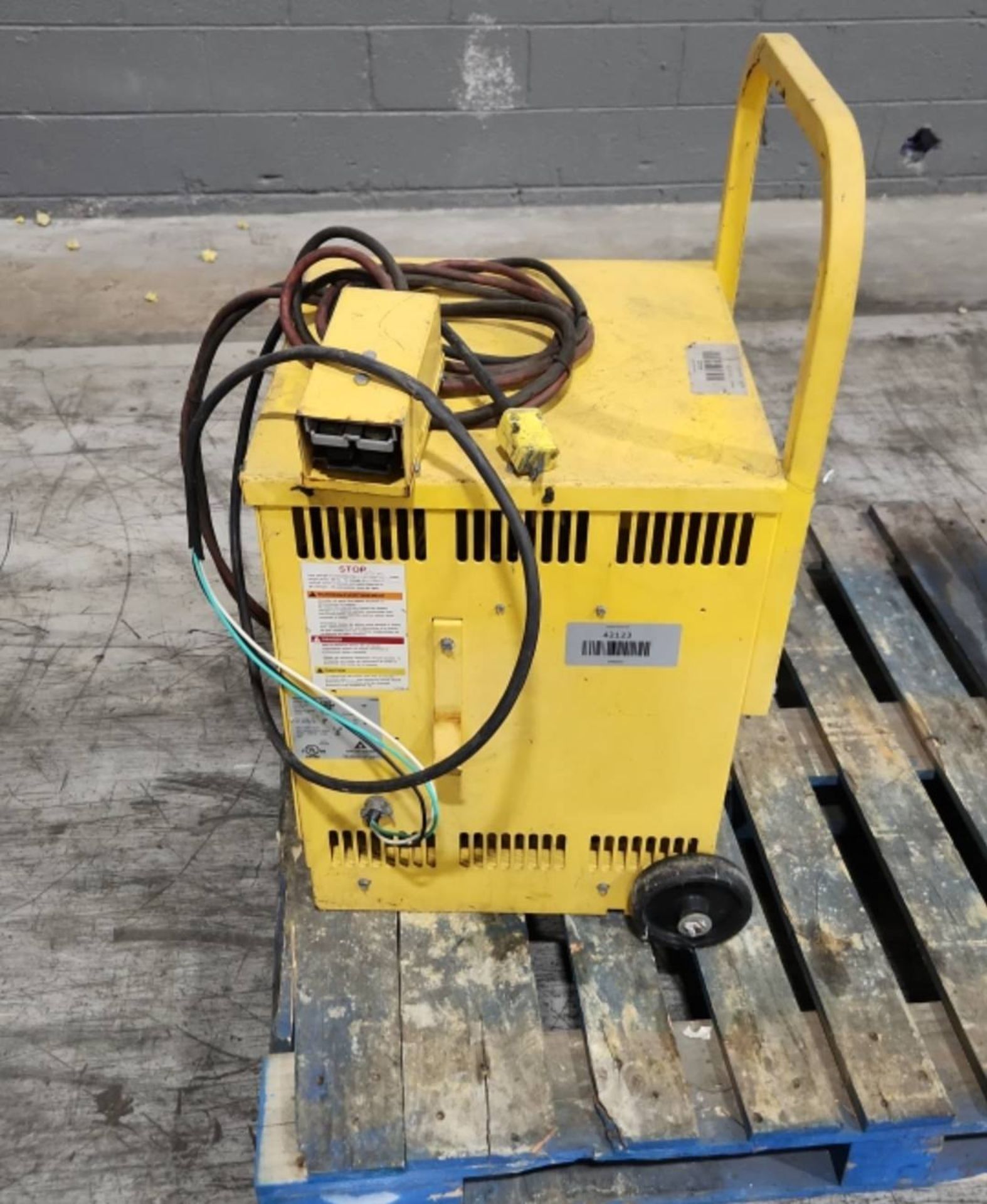Applied Energry Stable Mate 48 Volt Electric Forklift Battery Charger. - Image 5 of 5