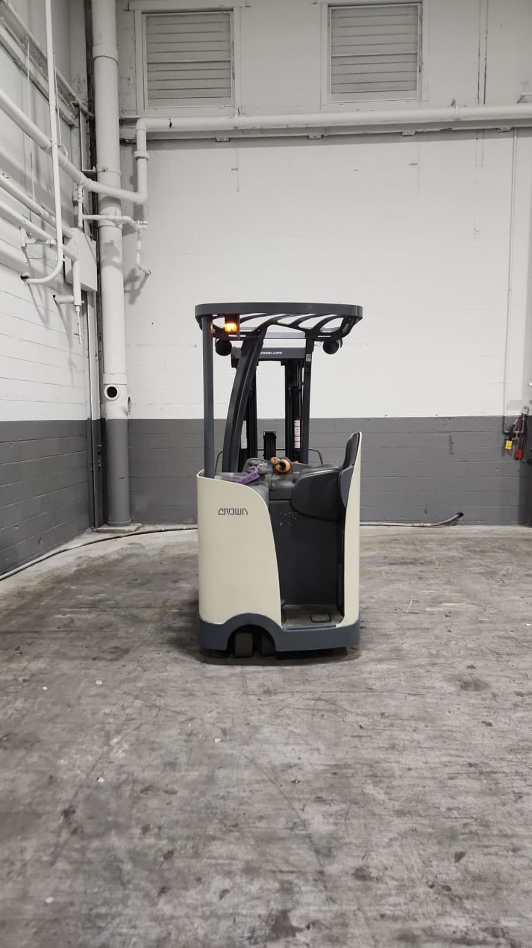 2015 Crown Model: RC5545-40 4,000lb Capacity Electric Forklift with Battery. - Image 6 of 7