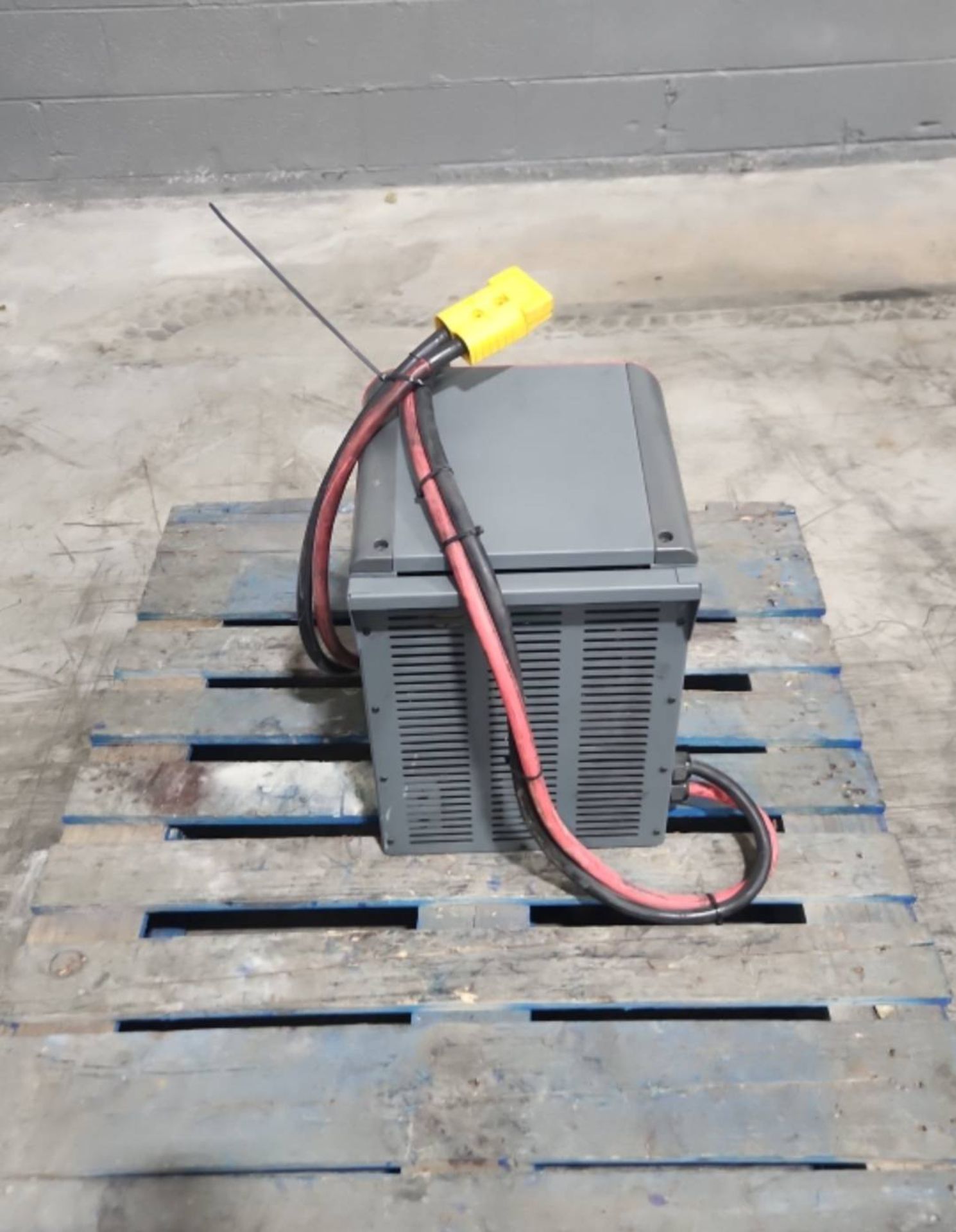 EnerSys Multi 24/36/48 Volt Electric Forklift Battery Charger. - Image 4 of 5