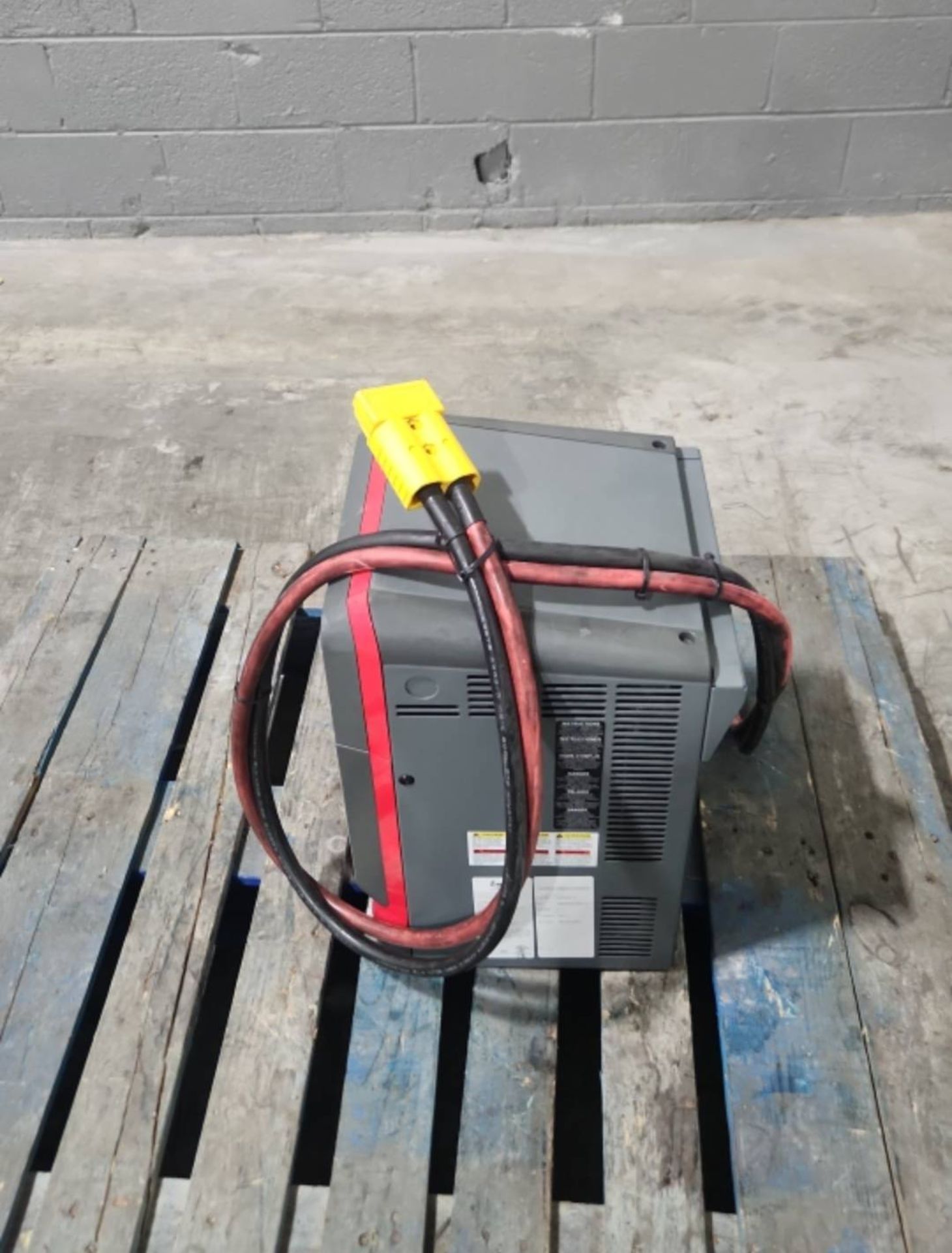 EnerSys Multi 24/36/48 Volt Electric Forklift Battery Charger. - Image 3 of 5