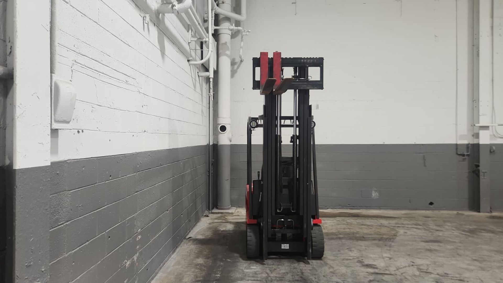 2016 Raymond Model: 445-C30TT 3,000lb Electric Forklift. Hours: 910. - Image 7 of 7