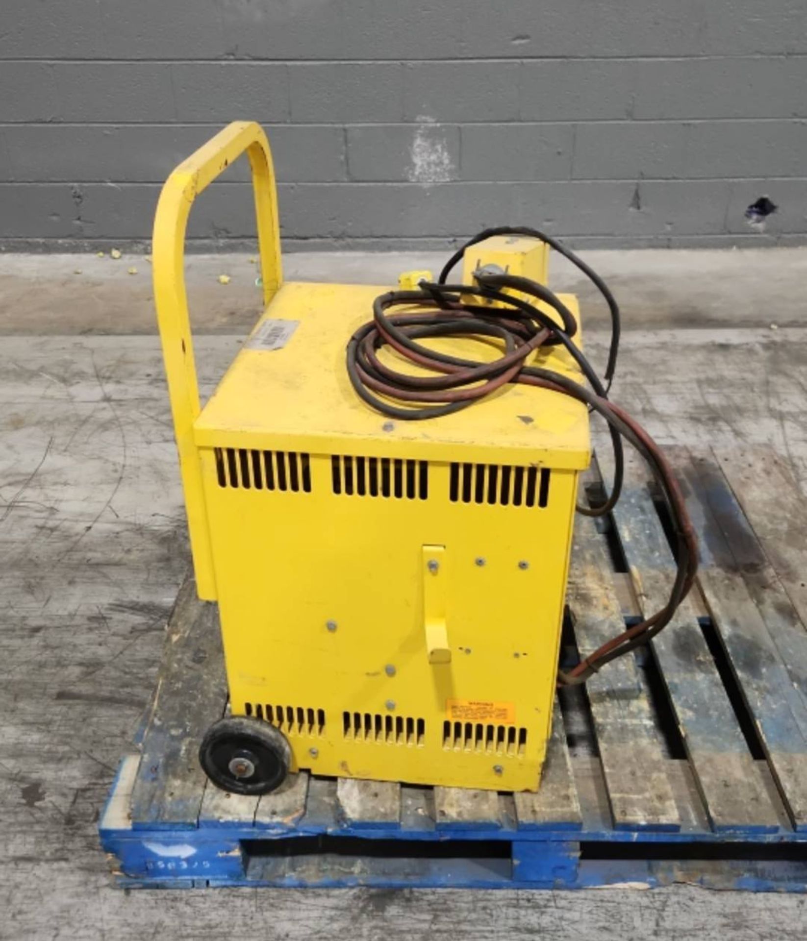 Applied Energry Stable Mate 48 Volt Electric Forklift Battery Charger. - Image 3 of 5