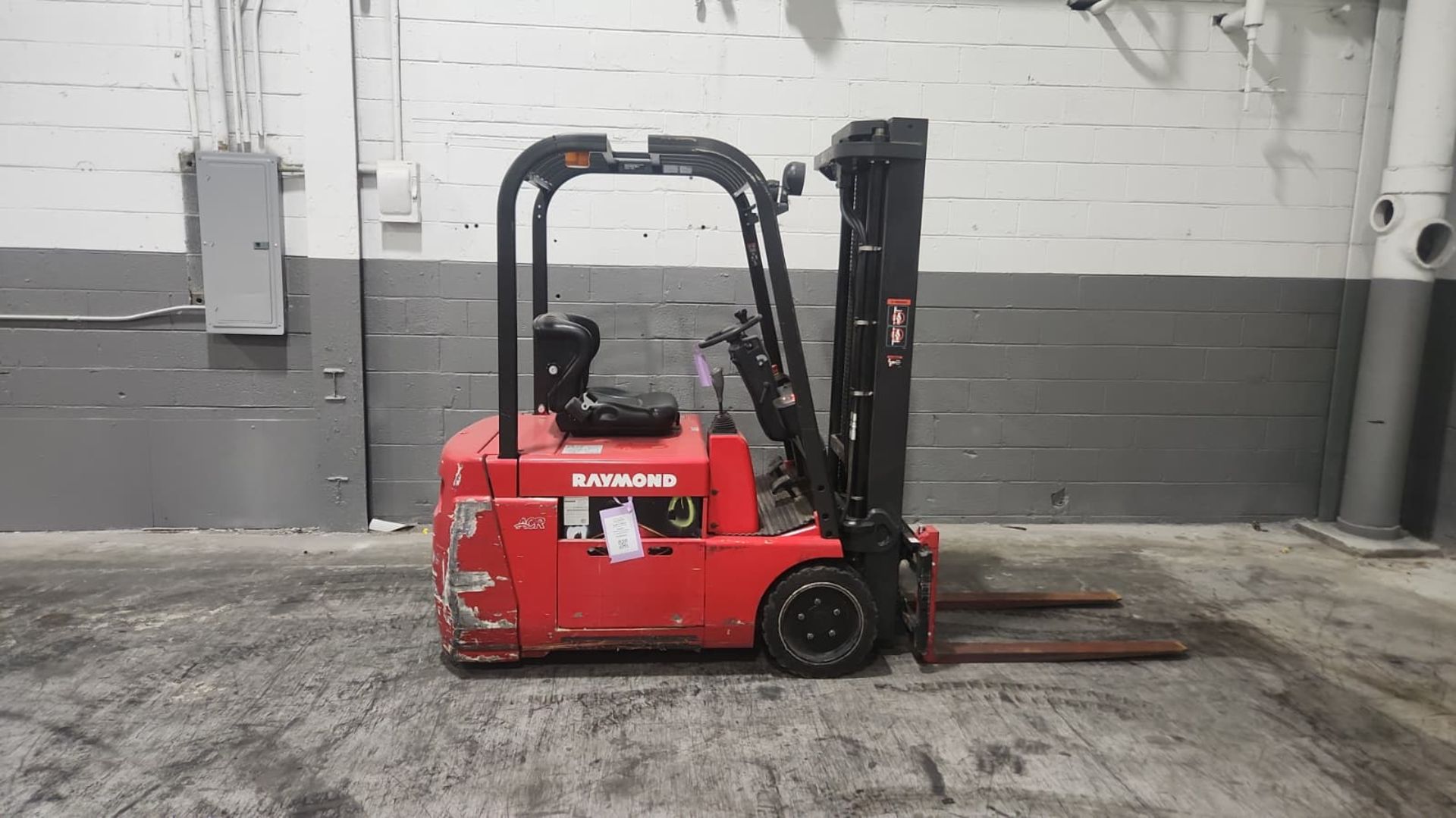 Raymond Model: 445-C30TT 3,000Lb 3-Wheel Electric Forklift. Hours: 930 - Image 7 of 7