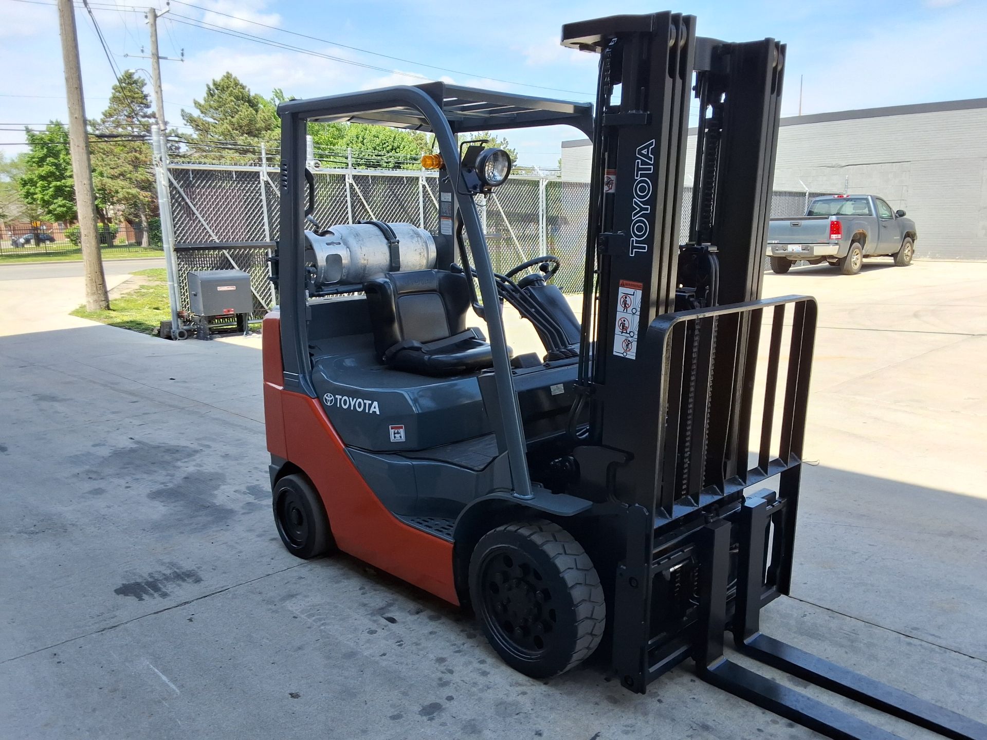 2017 Toyota Model: 8FGCU25 5,000lb Capacity Sideshifter Forklift. - Image 4 of 5
