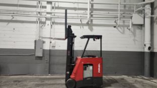Raymond Model: 425-C30TT 3,000lb Stand Up Counterbalance Electric Forklift. 187" Raised, 87"
