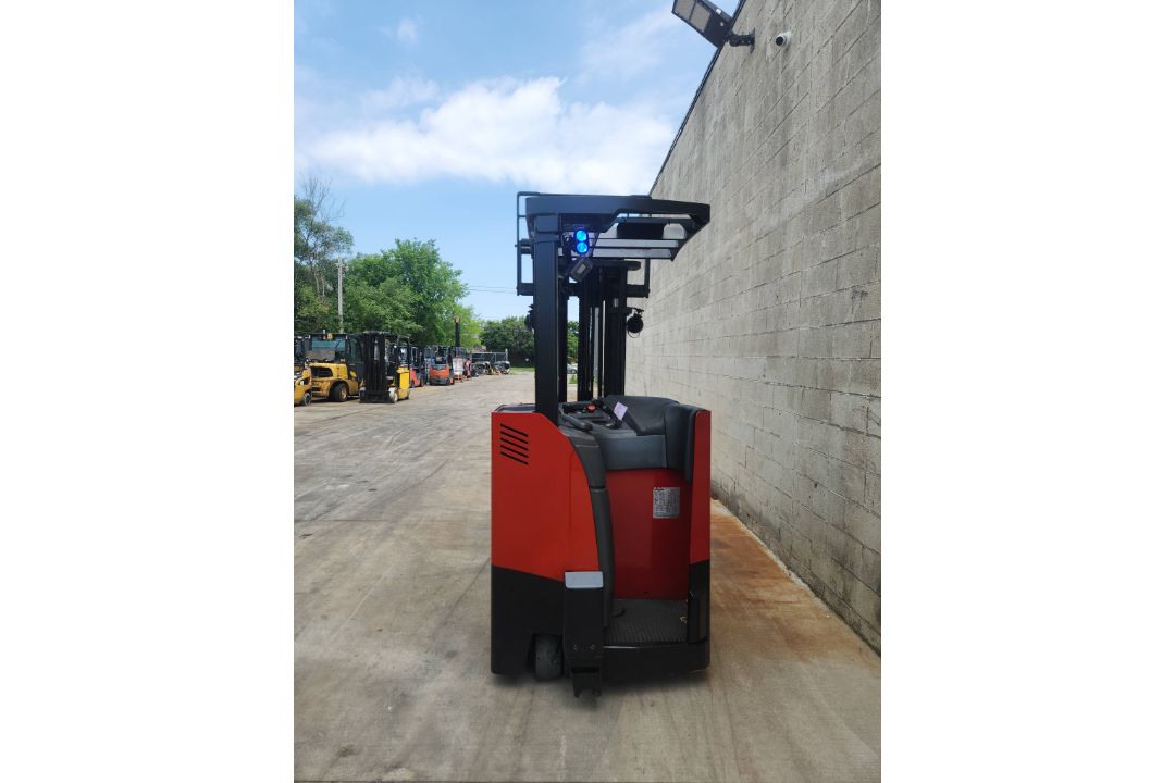 2016 Raymond Model: 415-C30TT 3,000LB Stand Up Counterbalance Electric Forklift. - Image 2 of 7