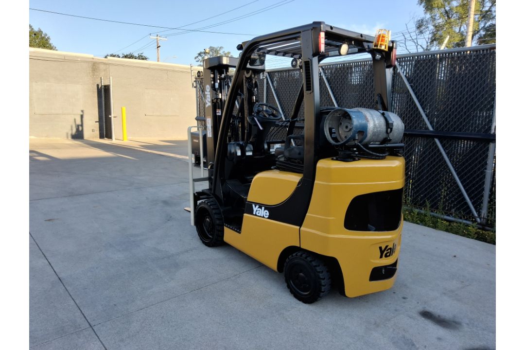 Yale Model GLC050VXN 5,000lb Capacity Cushion Tire LP Powered Forklift. - Image 2 of 8