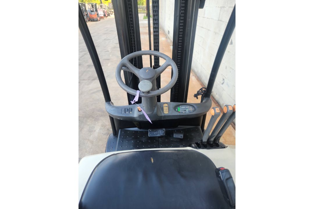 Crown Model: SC5225-30 3,000lb Capacity Electric Forklift with Battery. Hours: 5,086 - Image 3 of 8