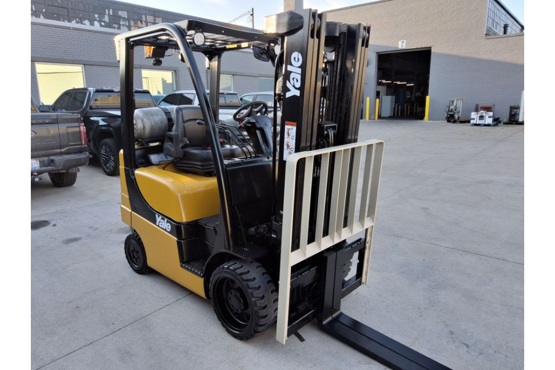Yale Model GLC050VXN 5,000lb Capacity Cushion Tire LP Powered Forklift. - Image 5 of 8