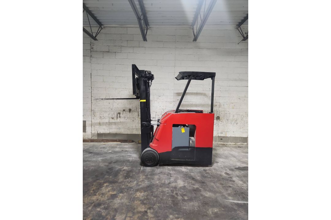 Raymond Model: 425-C30TT 3,000lb Stand Up Counterbalance Electric Forklift. Hours: 3,125 - Image 1 of 7