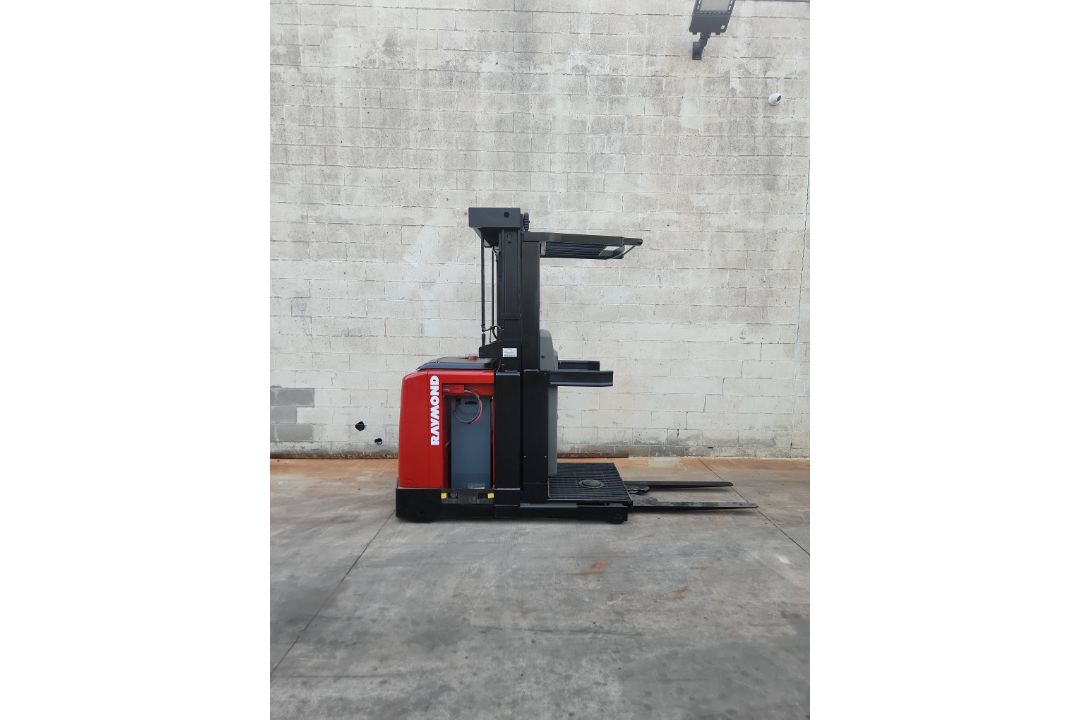 2020 Raymond Model: 530-OPC30TT 3,000LB Electric Order Picker Forklift. Hours: 7,615 - Image 3 of 8