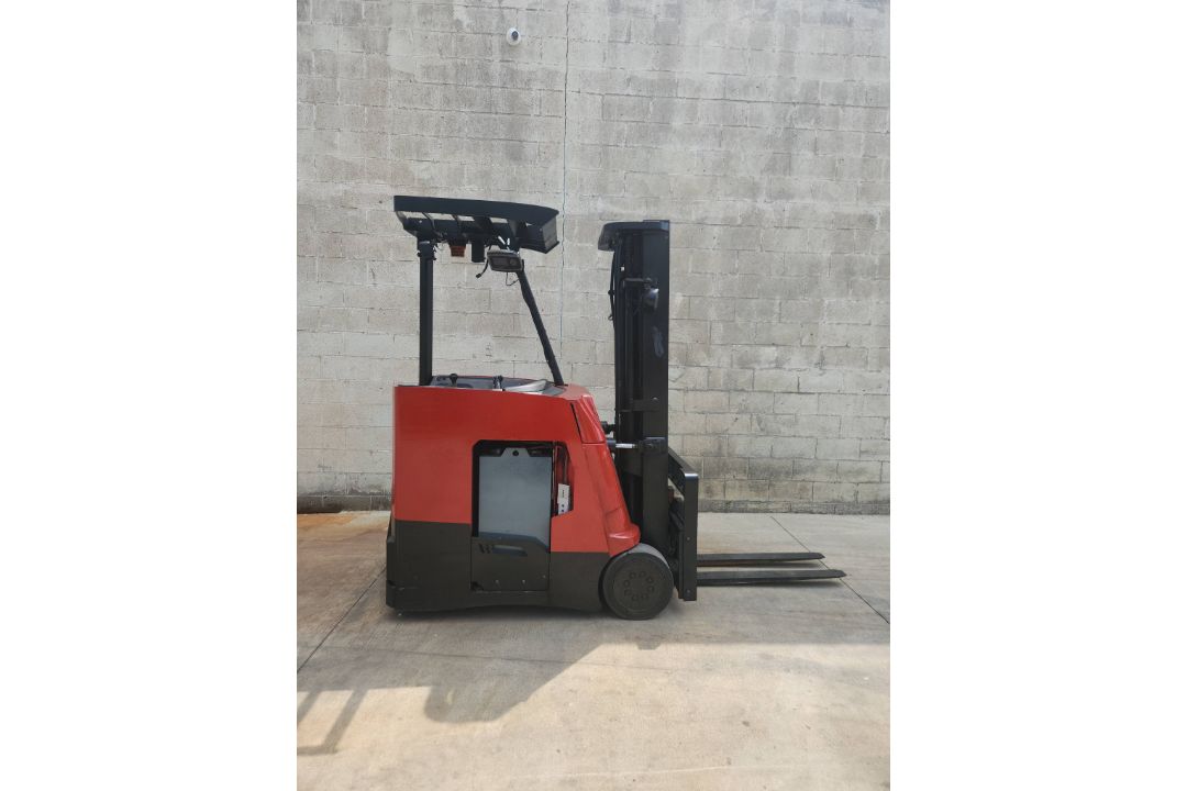 2016 Raymond Model: 415-C30TT 3,000LB Stand Up Counterbalance Electric Forklift. - Image 6 of 7