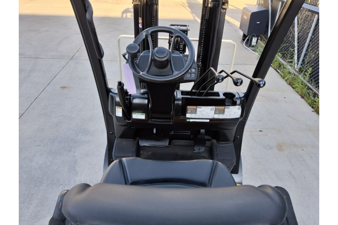 Yale Model GLC050VXN 5,000lb Capacity Cushion Tire LP Powered Forklift. - Image 3 of 8