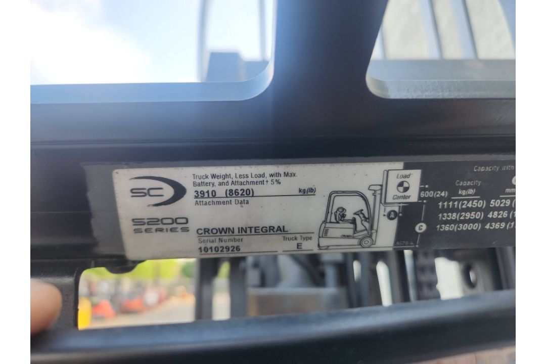 Crown Model: SC5225-30 3,000lb Capacity Electric Forklift with Battery. Hours: 5,086 - Image 6 of 8