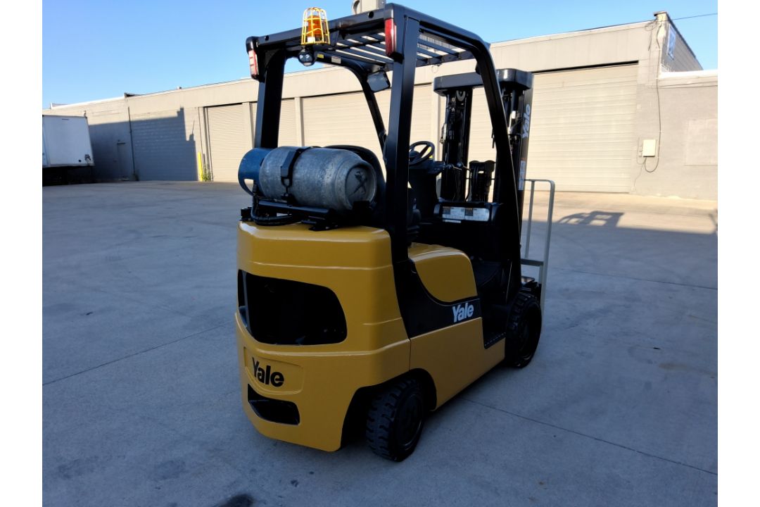 Yale Model GLC050VXN 5,000lb Capacity Cushion Tire LP Powered Forklift. - Image 4 of 8