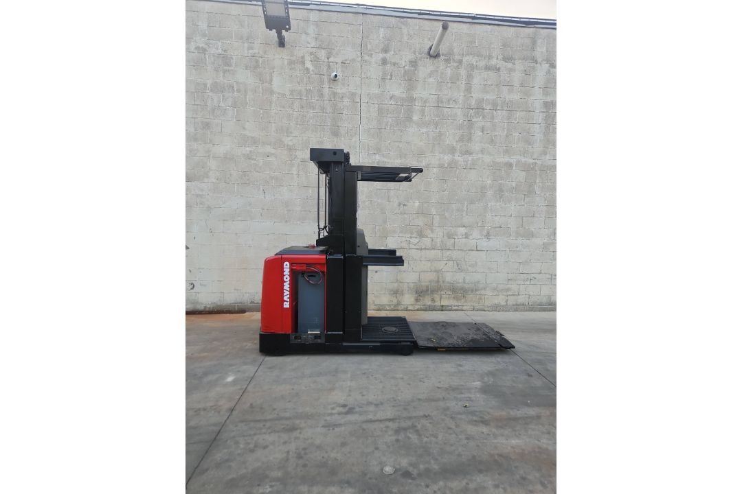 2020 Raymond Model: 530-OPC30TT 3,000LB Electric Order Picker Forklift. Hours: 6,708 - Image 3 of 8