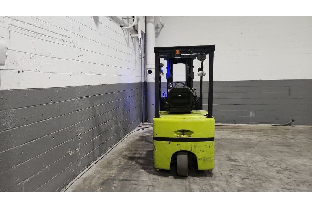 2016 Clark Model: TMX25 5,000lb Capacity Electric Forklift with Battery. - Image 3 of 7