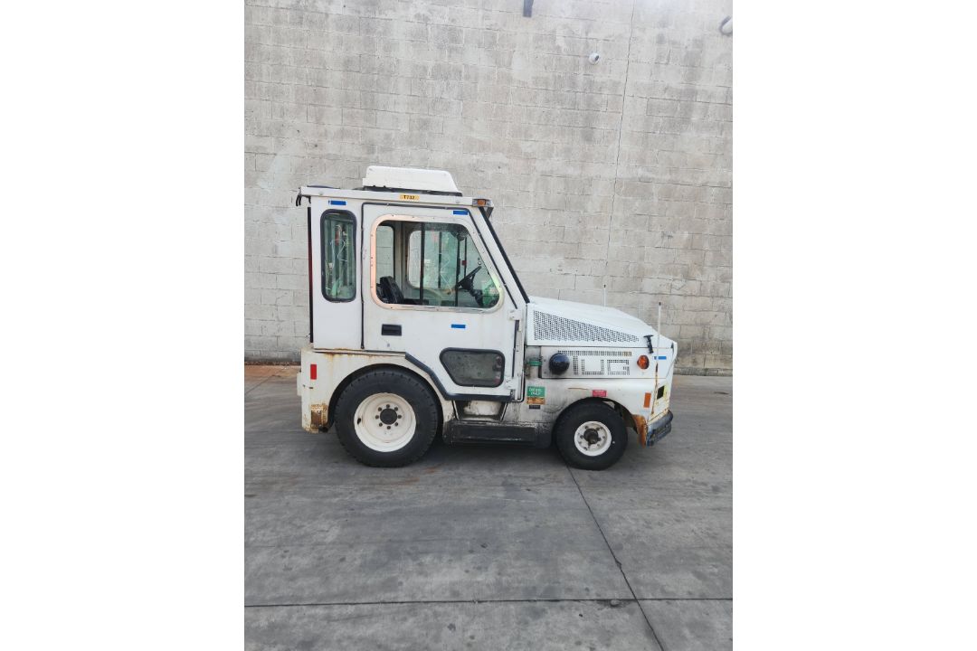 2021 TUG M1A60-44 Heavy-Duty Airport Baggage Tow Tractor with Enclosed Cab. Hours: 4,387 - Image 5 of 8