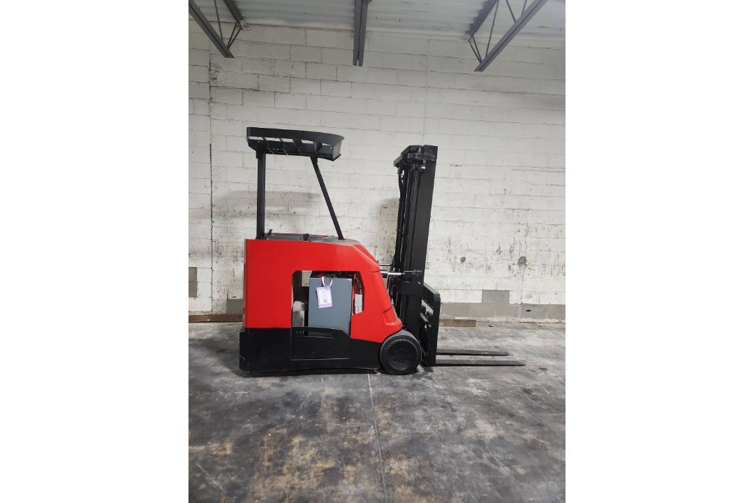 Raymond Model: 425-C30TT 3,000lb Stand Up Counterbalance Electric Forklift. Hours: 3,125 - Image 4 of 7