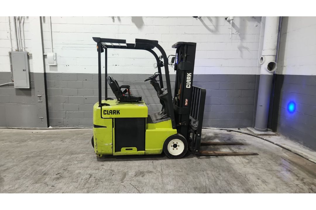 2016 Clark Model: TMX25 5,000lb Capacity Electric Forklift with Battery. - Image 5 of 7