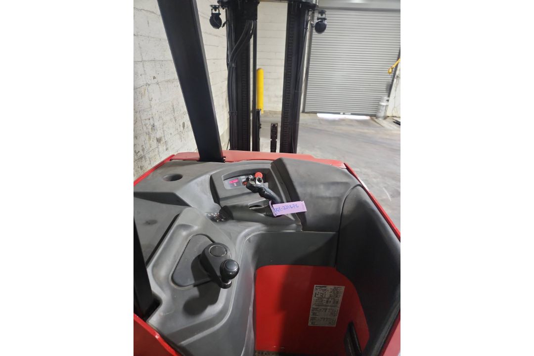 Raymond Model: 425-C30TT 3,000lb Stand Up Counterbalance Electric Forklift. Hours: 3,125 - Image 7 of 7