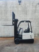 Crown Model: SC5225-30 3,000lb Capacity Electric Forklift with Battery. Hours: 5,086