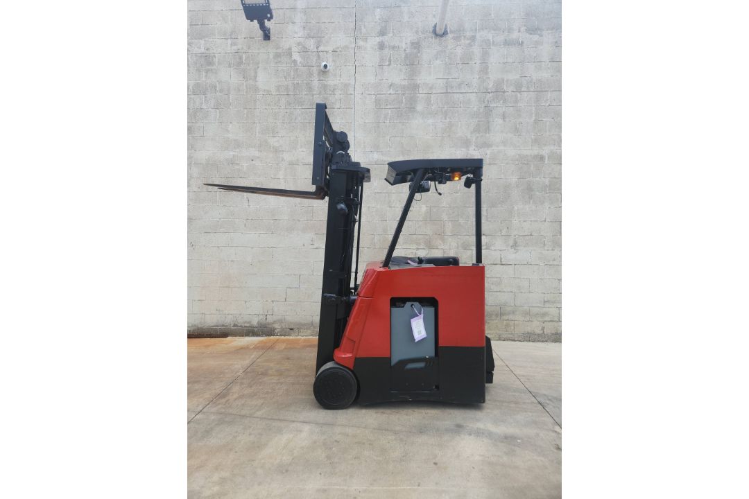 2016 Raymond Model: 415-C30TT 3,000LB Stand Up Counterbalance Electric Forklift. - Image 1 of 7
