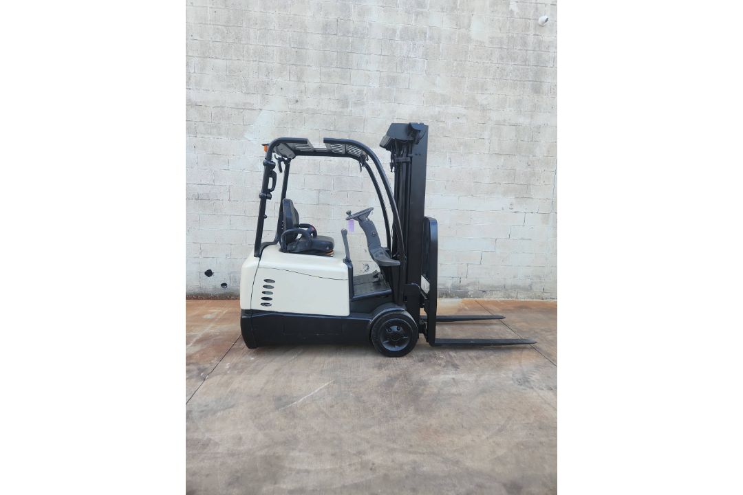 Crown Model: SC5225-30 3,000lb Capacity Electric Forklift with Battery. Hours: 5,086 - Image 7 of 8