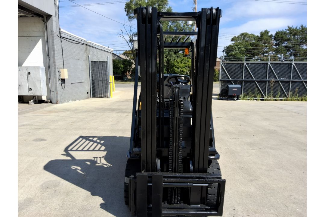 CAT Model: C5000 5,000lb Capacity Cushion Tire LP Powered Forklift. - Image 5 of 9