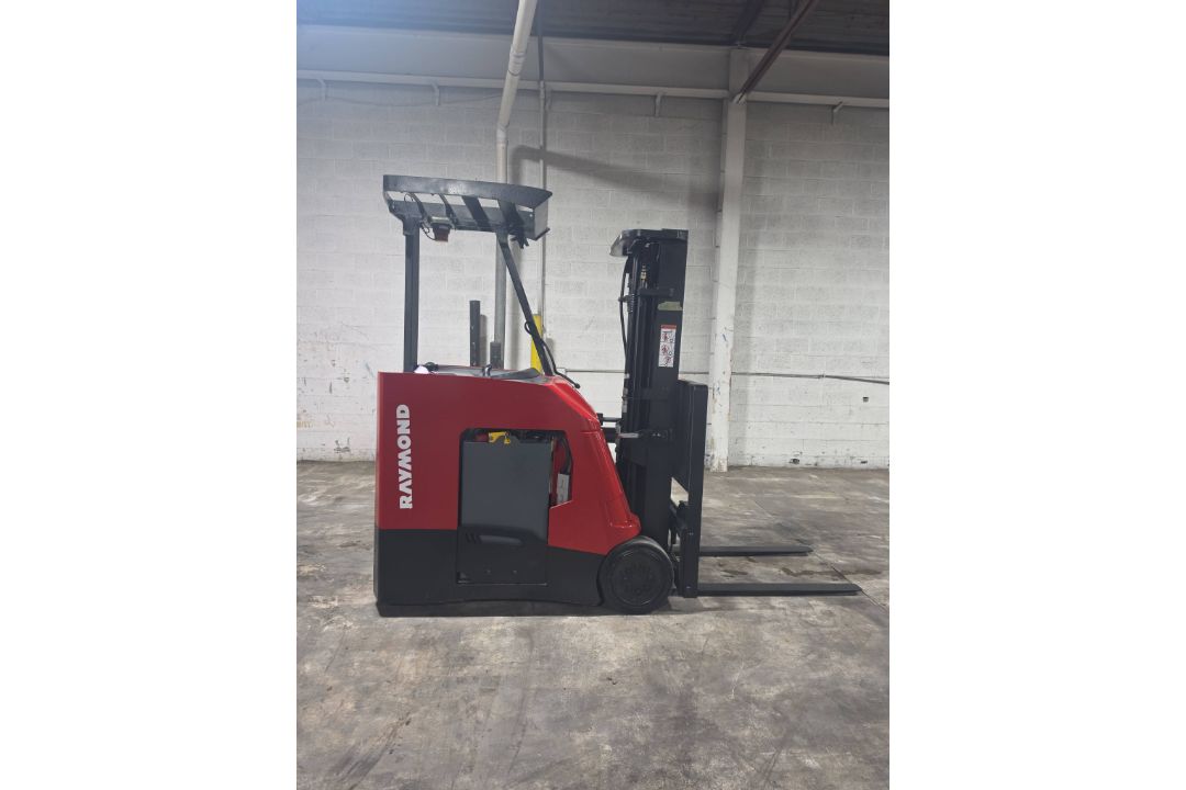 2018 Raymond Model: 415-C30TT 3,000LB Stand Up Counterbalance Electric Forklift - Image 6 of 7