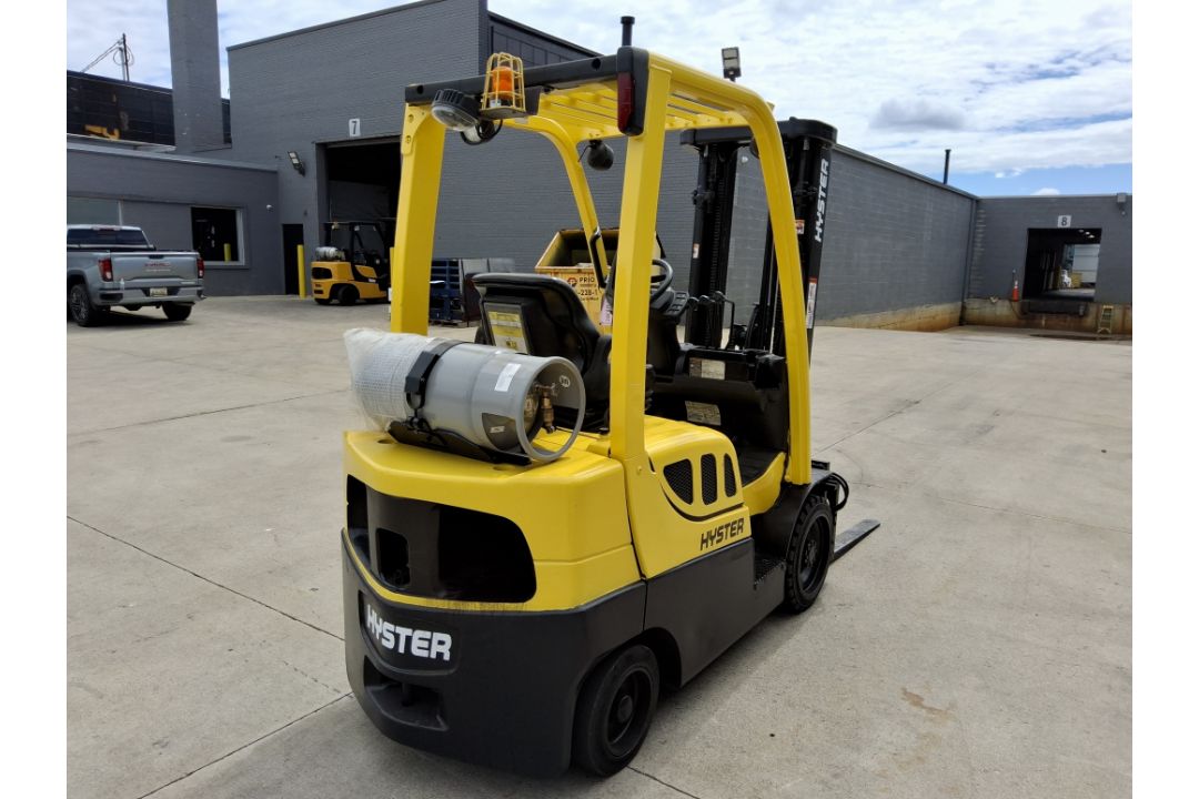 2017 Hyster S60FT 6,000LB Capacity. LP Powered Forklift. 3 Stage Mast, Hours: 5,105 - Image 3 of 8