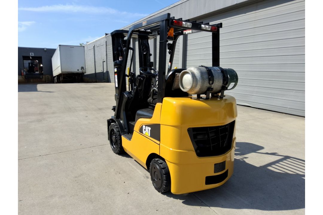 CAT Model: C5000 5,000lb Capacity Cushion Tire LP Powered Forklift. - Image 2 of 9
