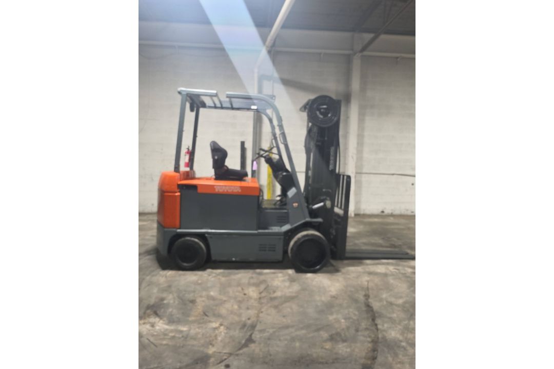 Toyota Model: 7FBCU45 10,000lb Capacity Electric Forklift. Hours: 1,735! - Image 6 of 7