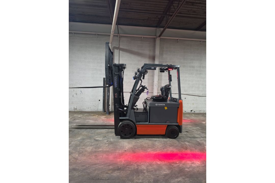 Toyota Model: 8FBCU32 6,500lb Capacity Electric Forklift - Image 1 of 7