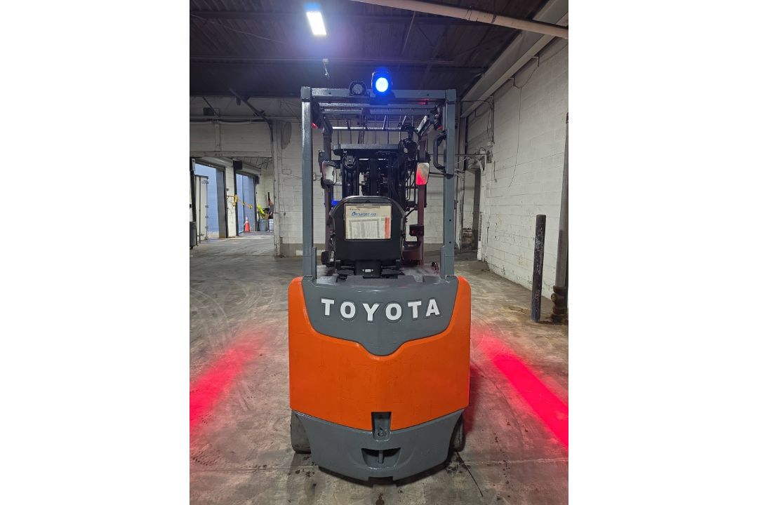 Toyota Model: 8FBCU32 6,500lb Capacity Electric Forklift - Image 2 of 7