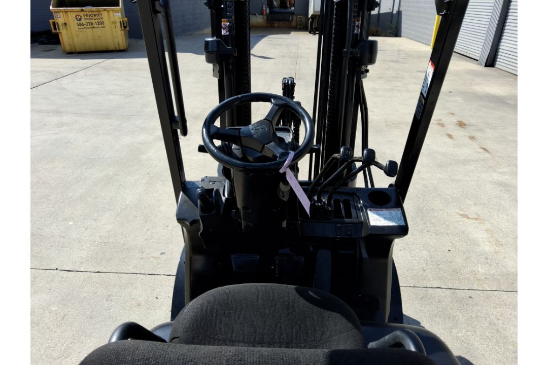 CAT Model: C5000 5,000lb Capacity Cushion Tire LP Powered Forklift. - Image 6 of 9
