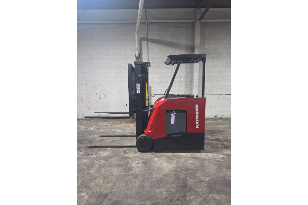 2018 Raymond Model: 415-C30TT 3,000LB Stand Up Counterbalance Electric Forklift - Image 1 of 7
