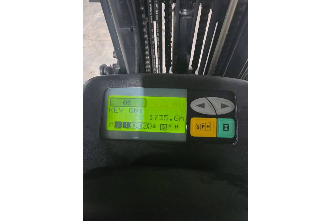 Toyota Model: 7FBCU45 10,000lb Capacity Electric Forklift. Hours: 1,735! - Image 5 of 7